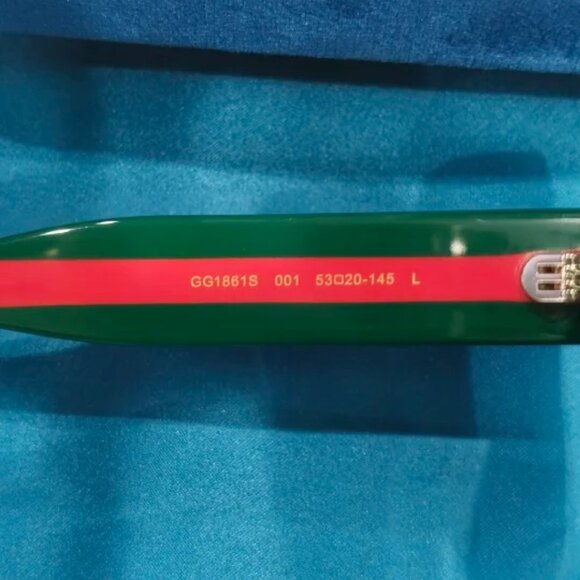 Gucci Oversized Square Black Sunglasses with Velvet Case - Picture 6 of 6